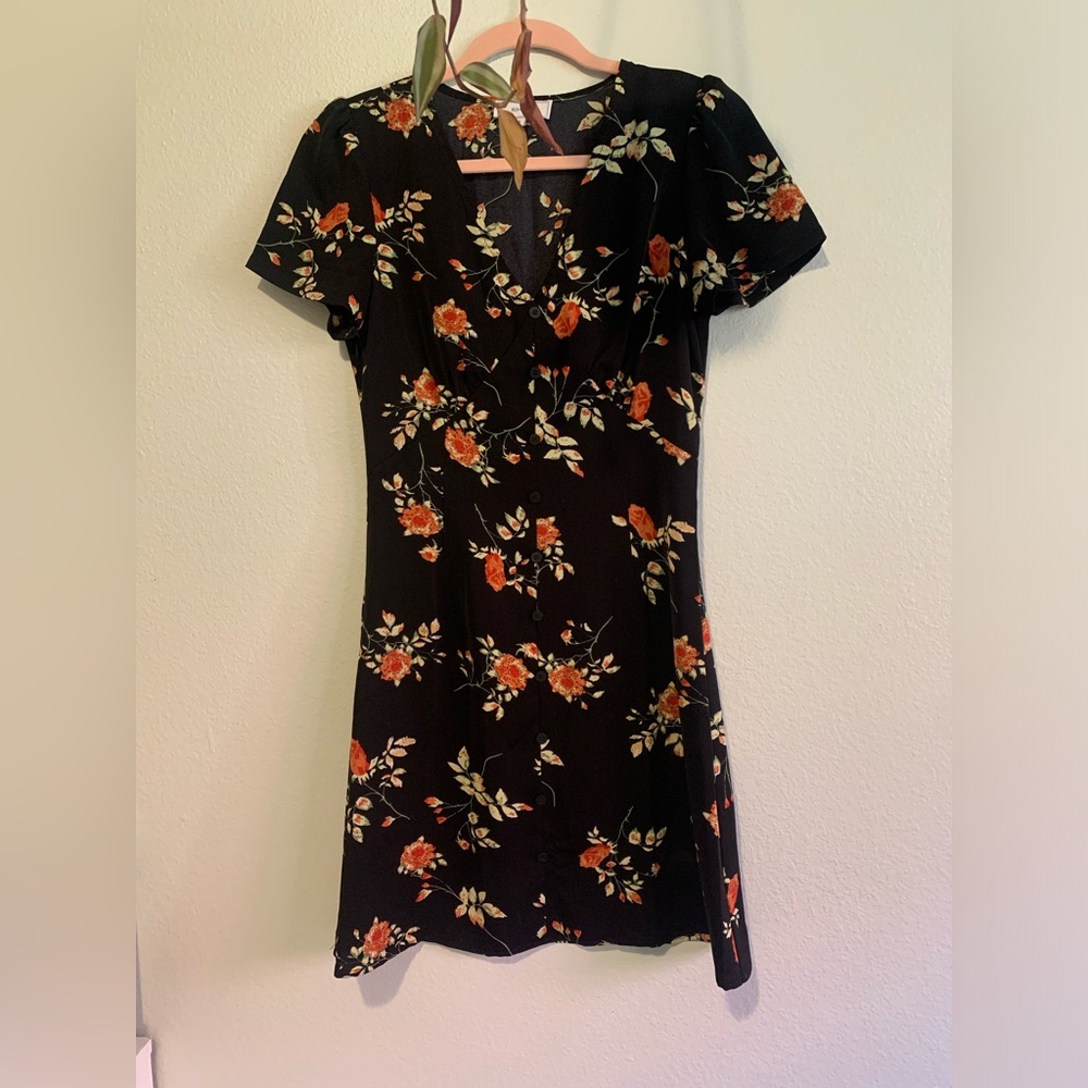 Rihoas- Black Floral V-neck Button-Up Mini Dress